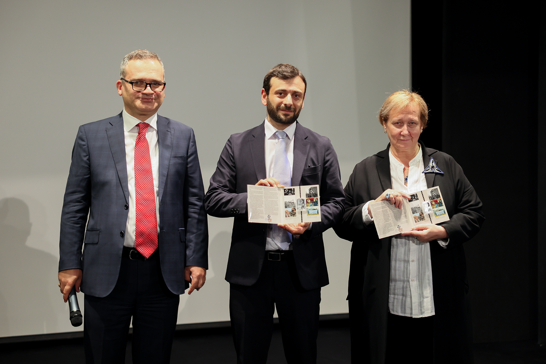 Սեպտեմբերի 30-ին հայ կինոյի վարպետ, կինոռեժիսոր, թատերական ռեժիսոր և սցենարիստ Հենրիկ Մալյանի ծննդյան 100-ամյակն է