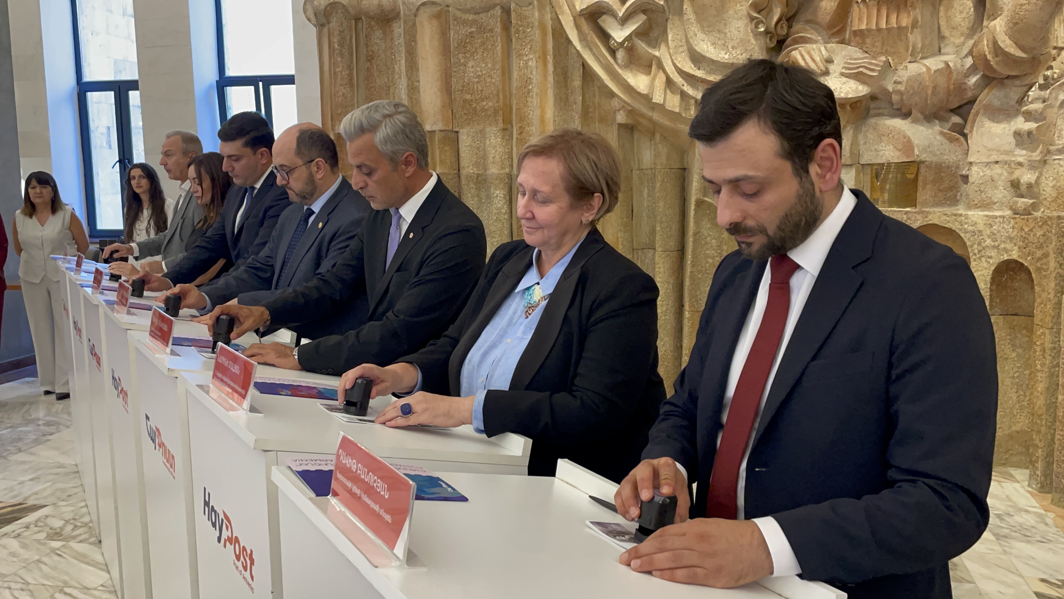 Փոքր թուղթ, մեծ վկայություն. «Հայփոստ»-ը շրջանառության մեջ դրեց Հենրիկ Մալյանի 100-ամյակին նվիրված նամականիշ
